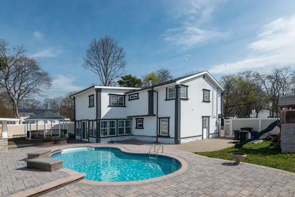 $899,900 | 478 Mayflower Avenue, Brentwood, NY 11717
