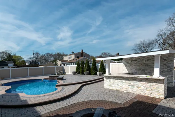 $899,900 | 478 Mayflower Avenue, Brentwood, NY 11717