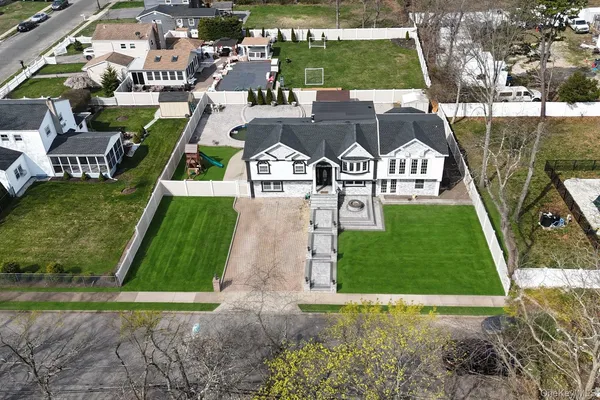 $899,900 | 478 Mayflower Avenue, Brentwood, NY 11717