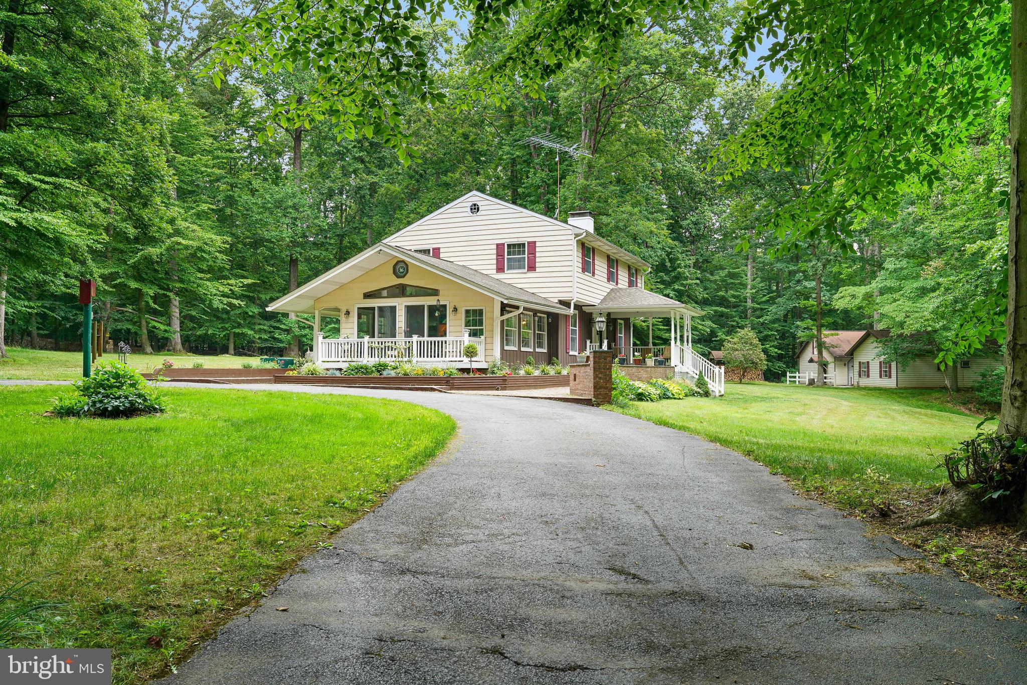 255 Chestnut Springs Road Chesapeake City, MD 21915 - Photo 5 of 42 Circular driveway