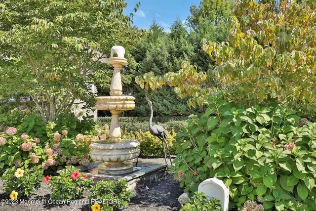 a view of a statue in a garden