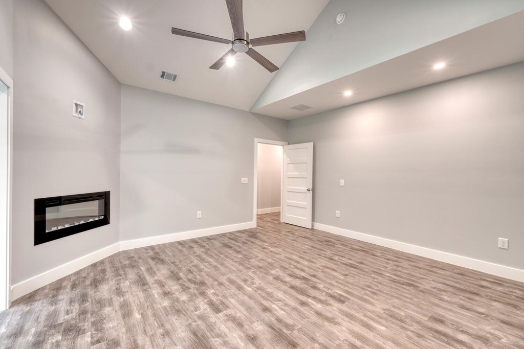 98 Brett Way Hiawassee, GA 30546 - Photo 22 of 39 an empty room with windows and ceiling fan