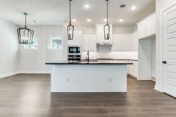 $3,100 | 709 Morning Dove Lane, Arlington, TX 76005