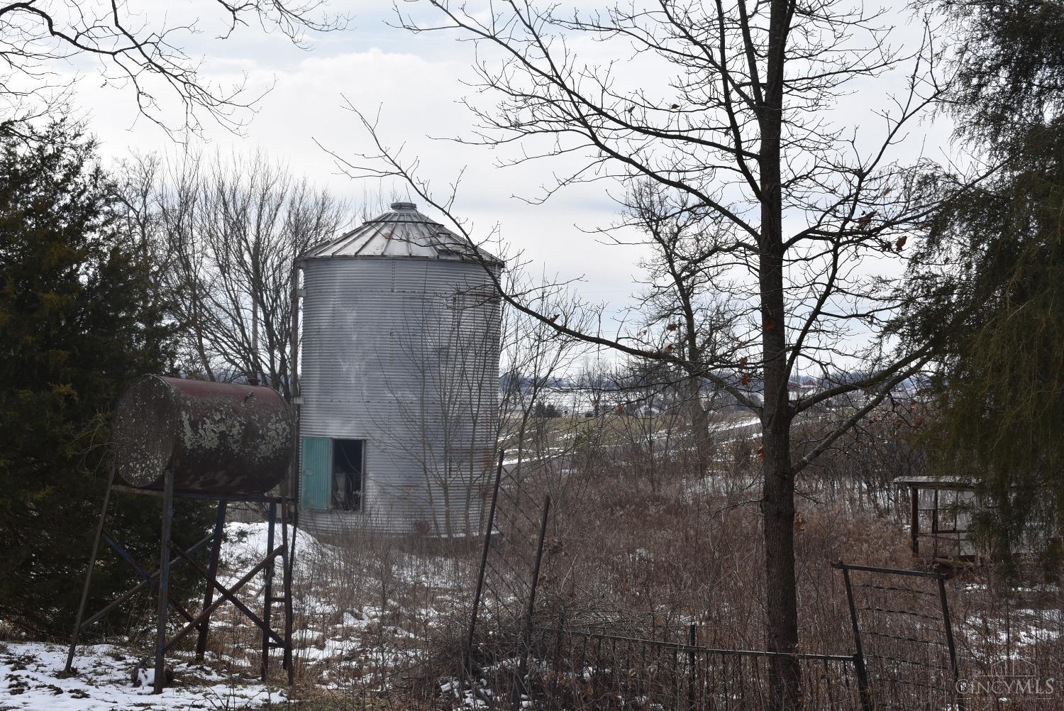 935 Garvey Road Winchester, OH 45697 - Photo 7 of 23 Silo stays