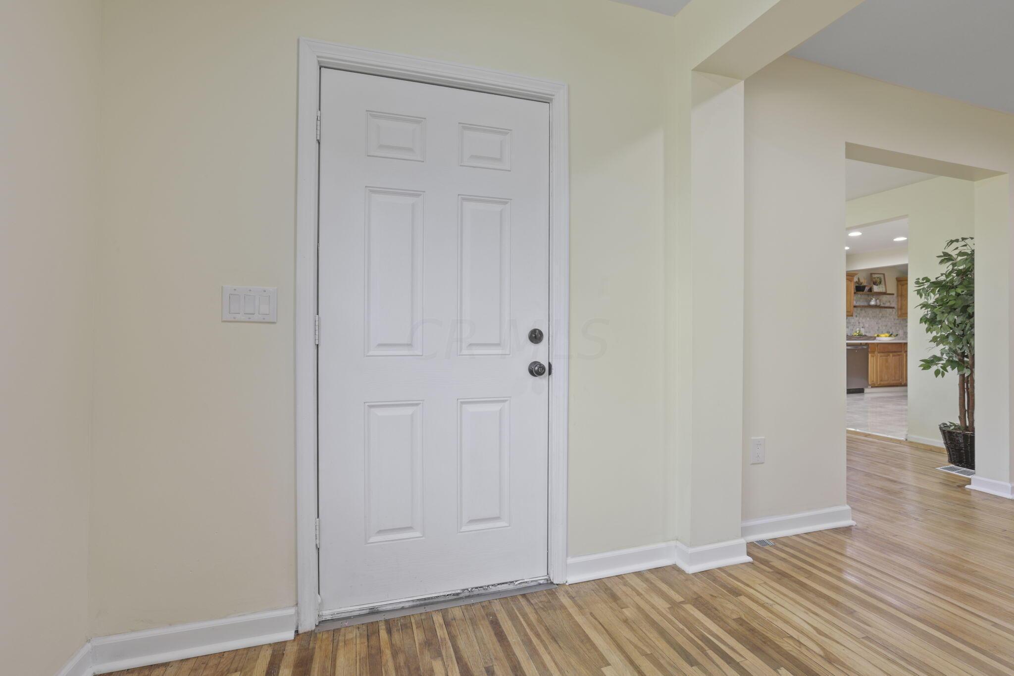 1121 Shady Lane Road Columbus, OH 43227 - Photo 5 of 55 11-web-or-mls-0V3A0370