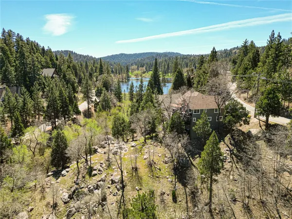 $975,000 | 813 Brentwood Drive, Lake Arrowhead, CA 92352