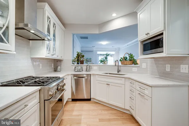 $468,818 | 2903 Saintsbury Plaza, Unit 405, Fairfax, VA 22031