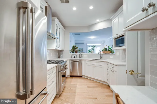 $468,818 | 2903 Saintsbury Plaza, Unit 405, Fairfax, VA 22031