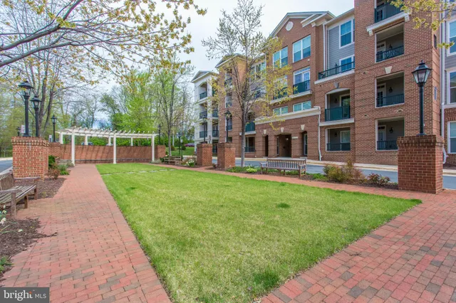 $468,818 | 2903 Saintsbury Plaza, Unit 405, Fairfax, VA 22031