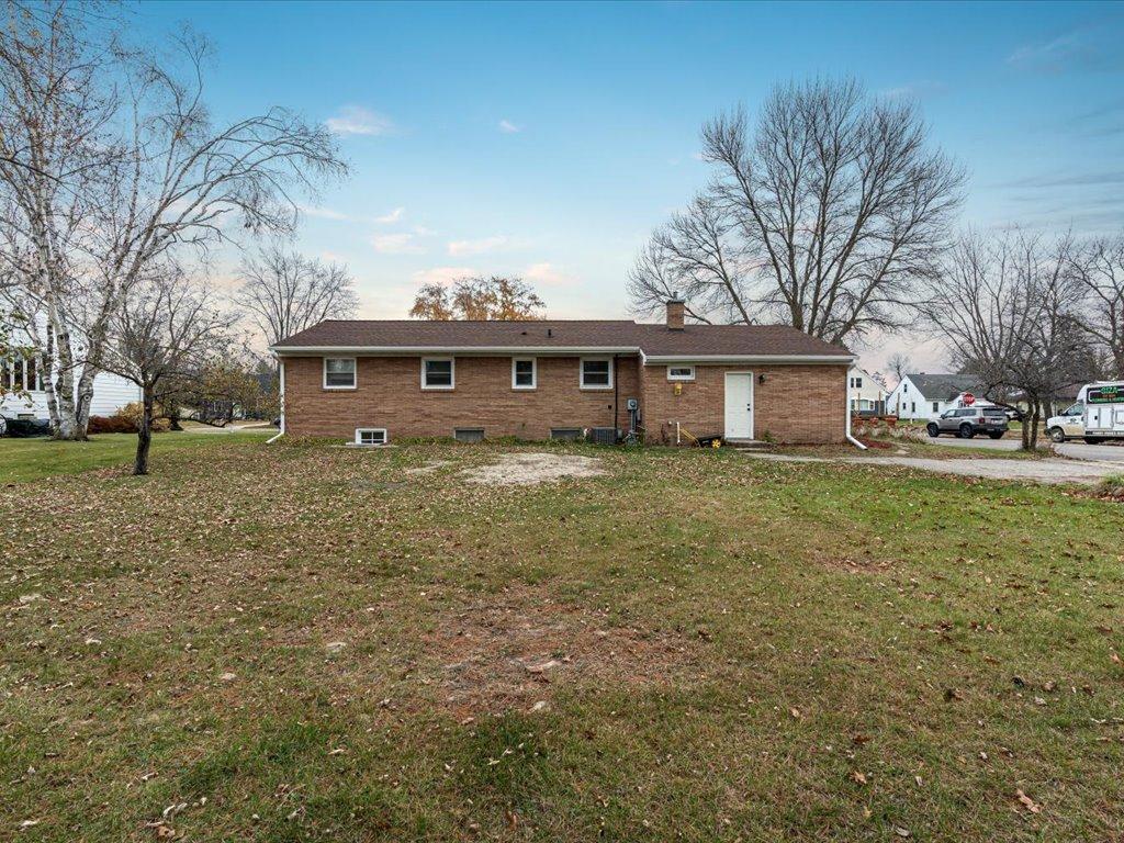 801 5th Street Northeast Staples, MN 56479 - Photo 5 of 32