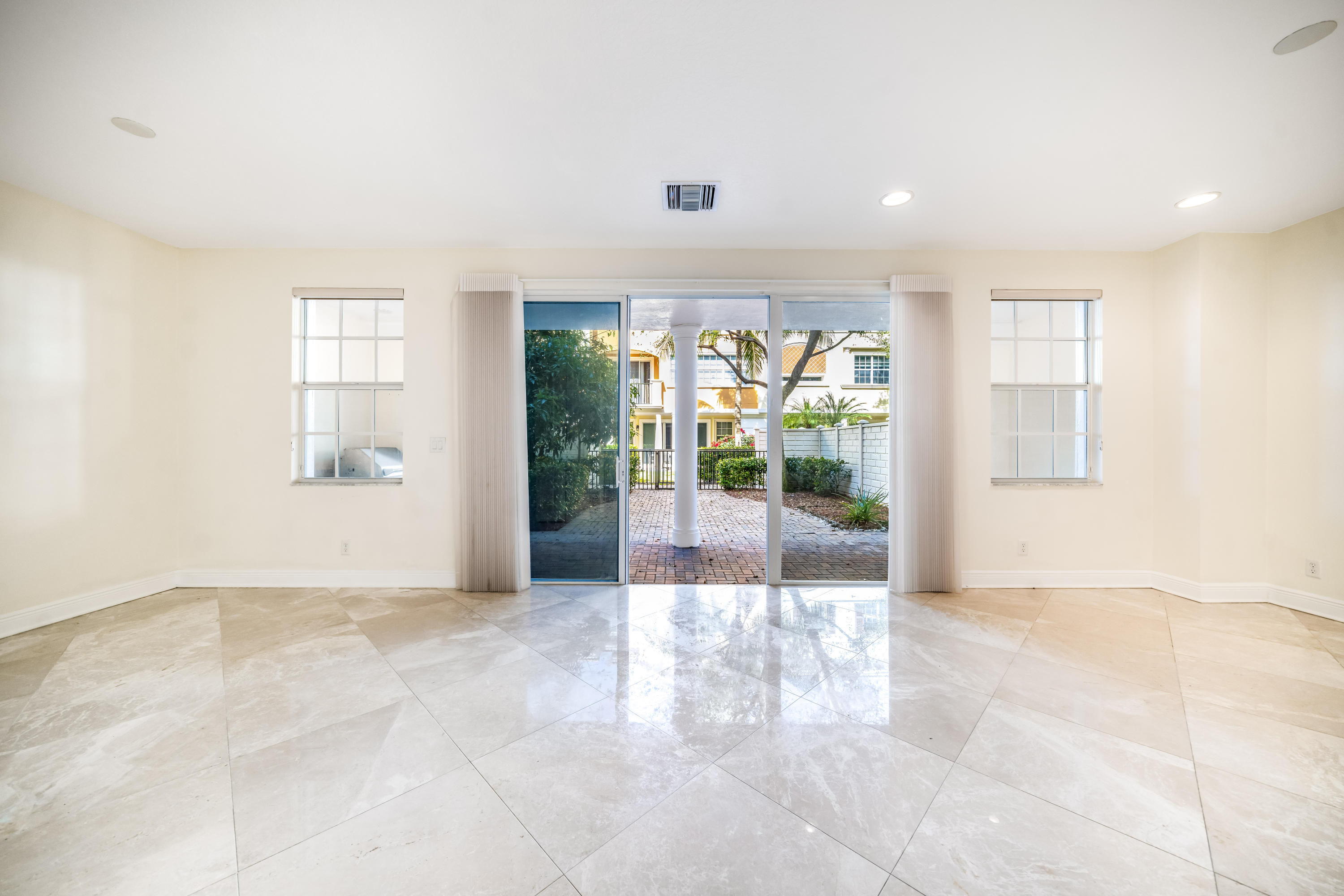 605 Northeast Francesca Lane Boca Raton, FL 33487 - Photo 10 of 53 Family Room