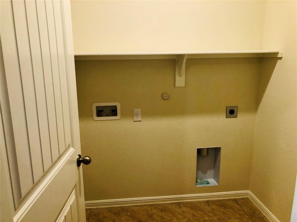 925 Rutherford Drive Crowley, TX 76036 - Photo 14 of 17 a bathroom with a sink