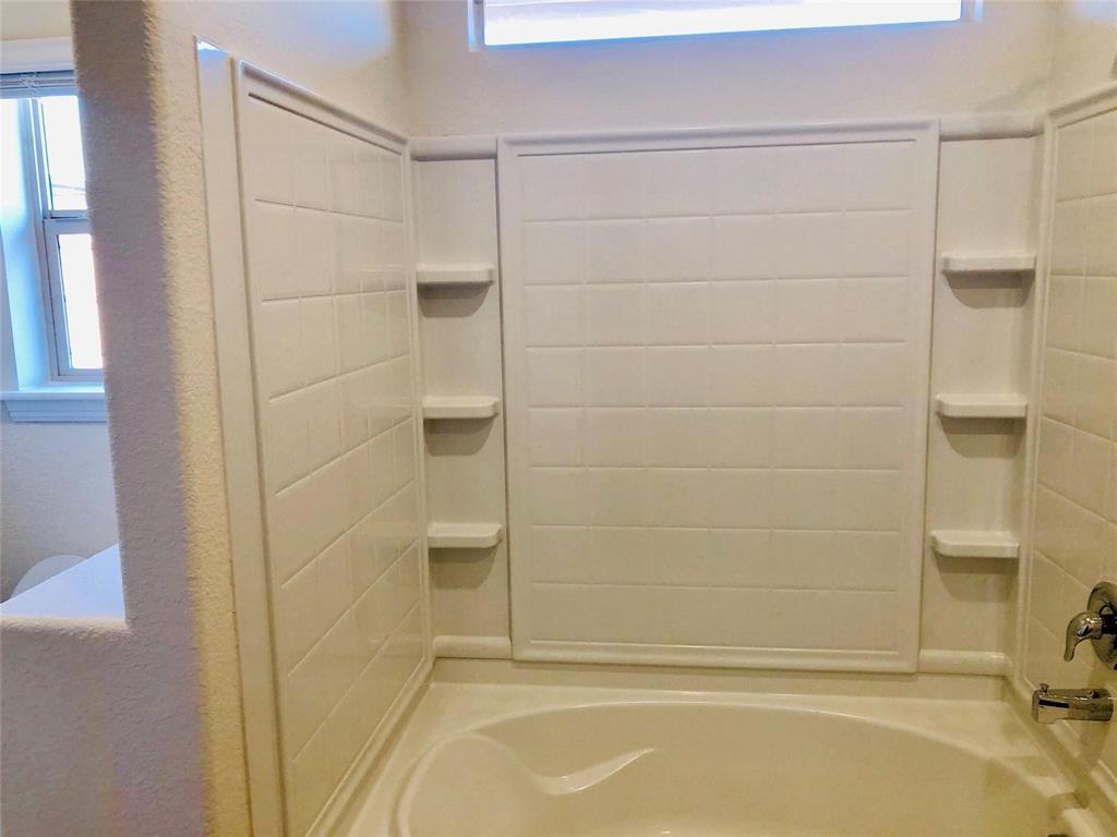 925 Rutherford Drive Crowley, TX 76036 - Photo 9 of 17 a bathroom with a bathtub