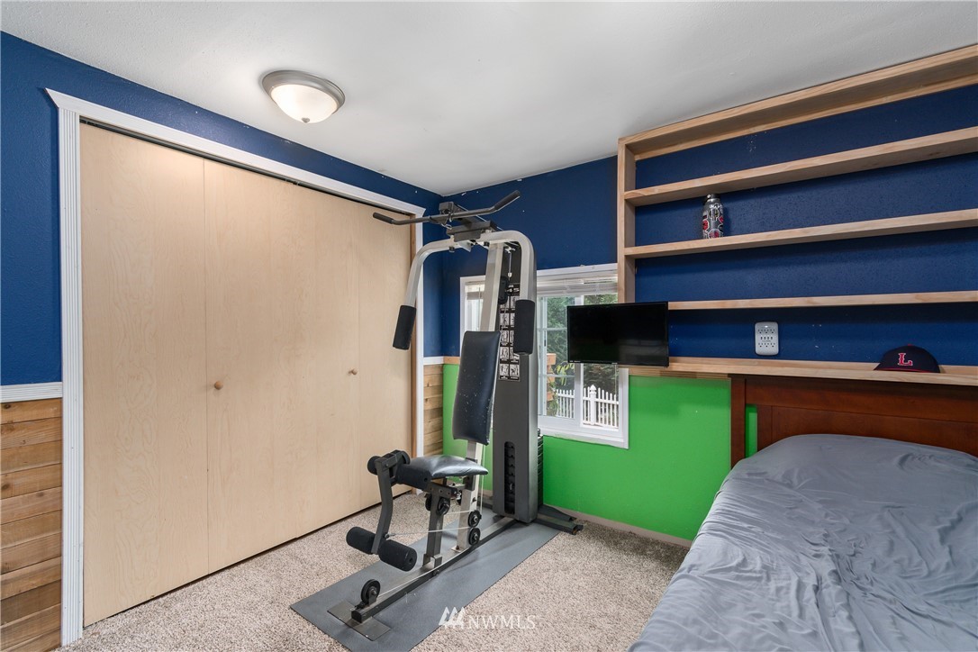 732 Coal Creek Road Longview, WA 98632 - Photo 18 of 35 a room with furniture and a air conditioner vent