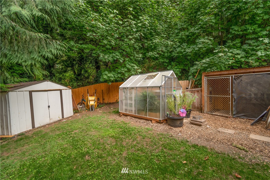 732 Coal Creek Road Longview, WA 98632 - Photo 29 of 35 a view of a backyard