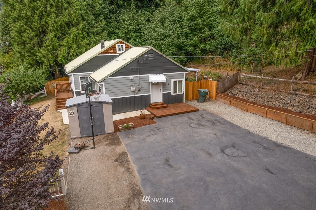 732 Coal Creek Road Longview, WA 98632 - Photo 35 of 35 front view of a house with a yard
