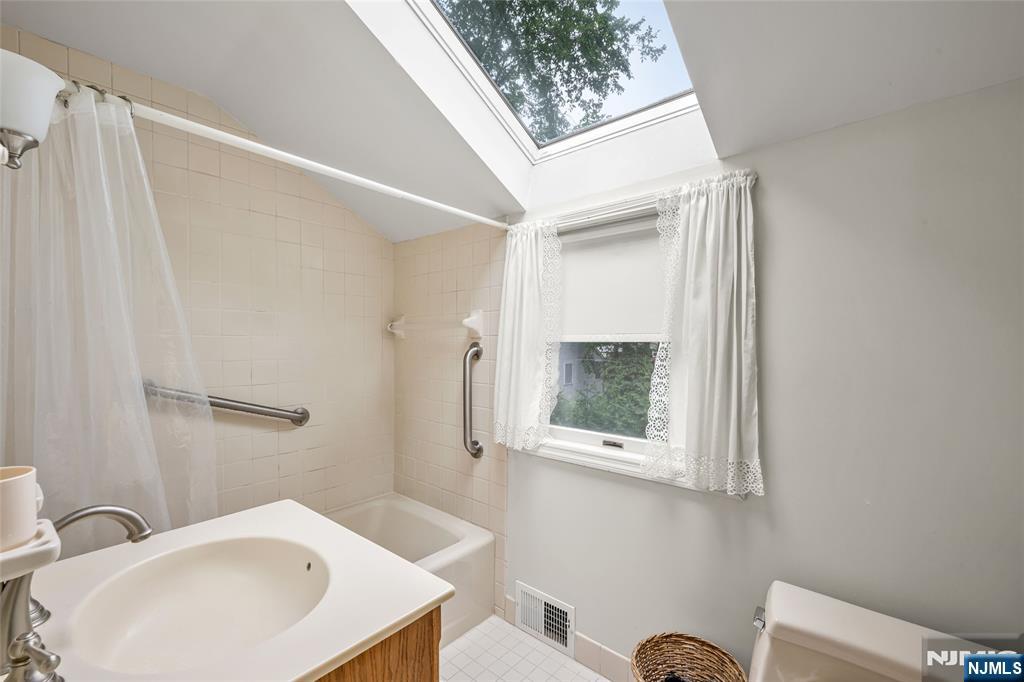 401 Hamilton Road Ridgewood, NJ 07450 - Photo 14 of 21 Gallery Image 14