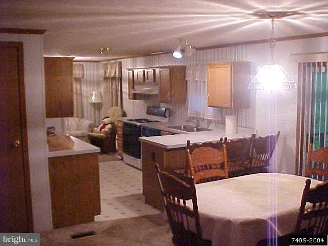 745 Stonewood Road York, PA 17402 - Photo 4 of 6 Gallery Image 4