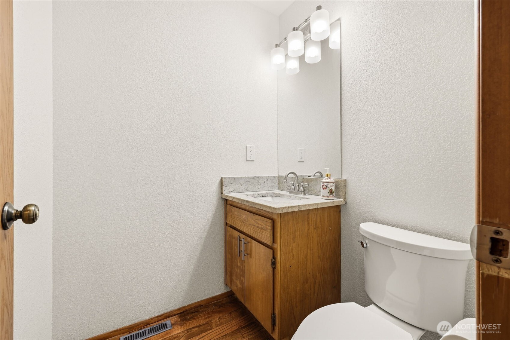 15931 22nd Avenue Southwest Burien, WA 98166 - Photo 13 of 40