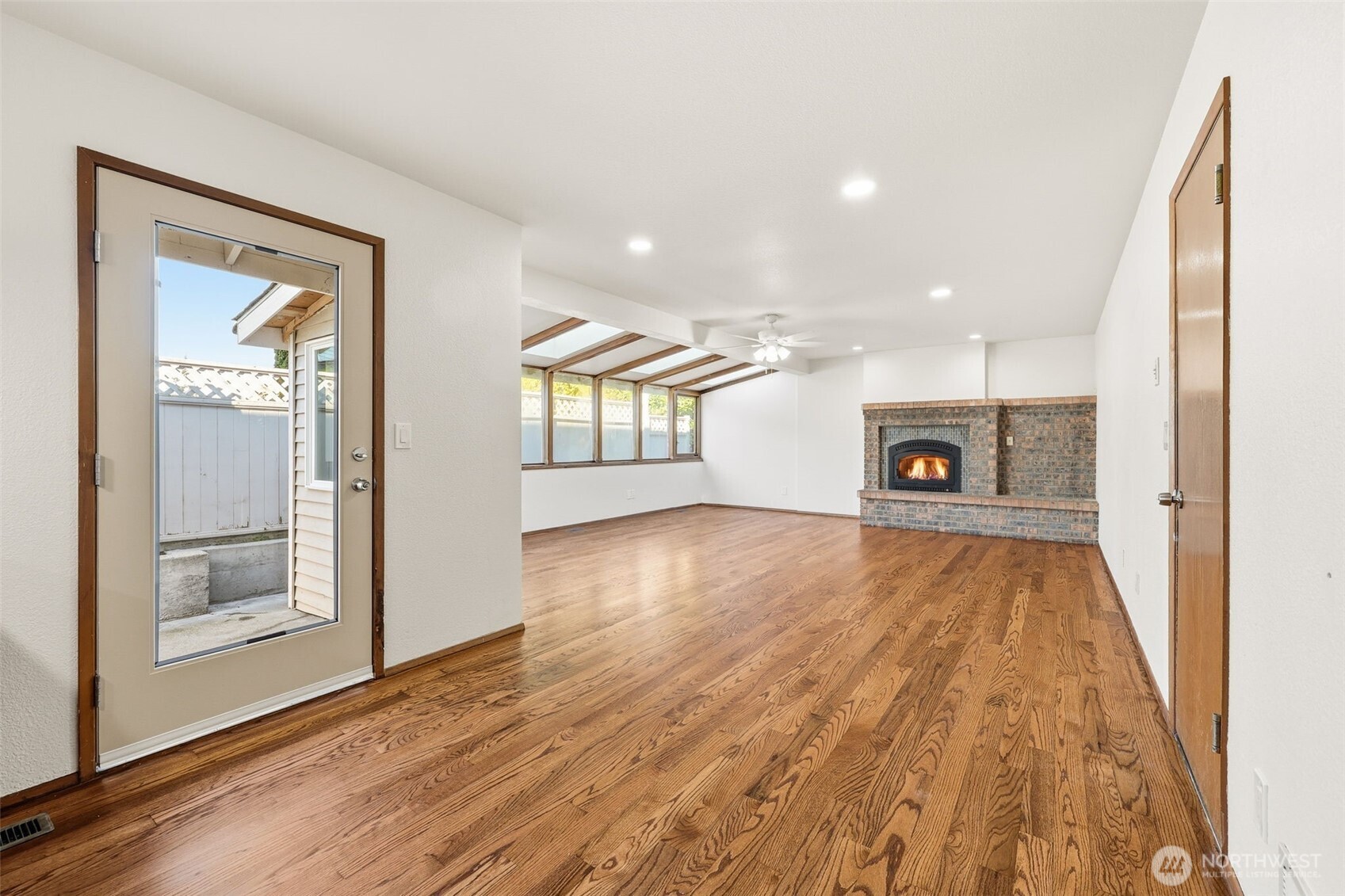 15931 22nd Avenue Southwest Burien, WA 98166 - Photo 5 of 40