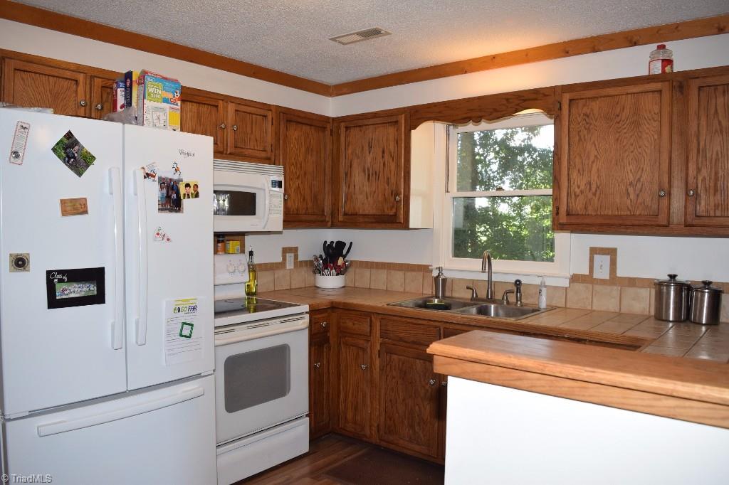 972 Georgia Road Mocksville, NC 27028 - Photo 4 of 28 Gallery Image 4