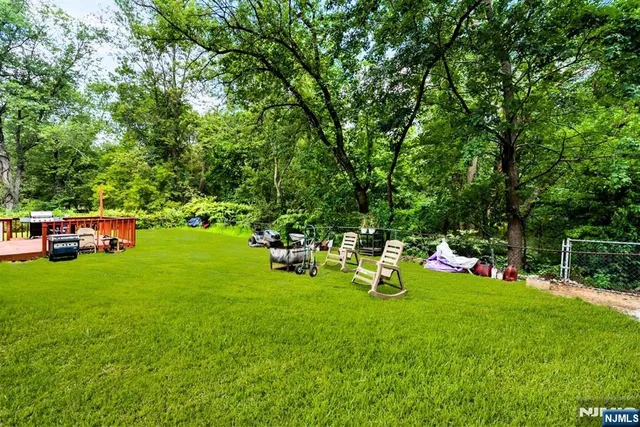 a view of a house with backyard and garden