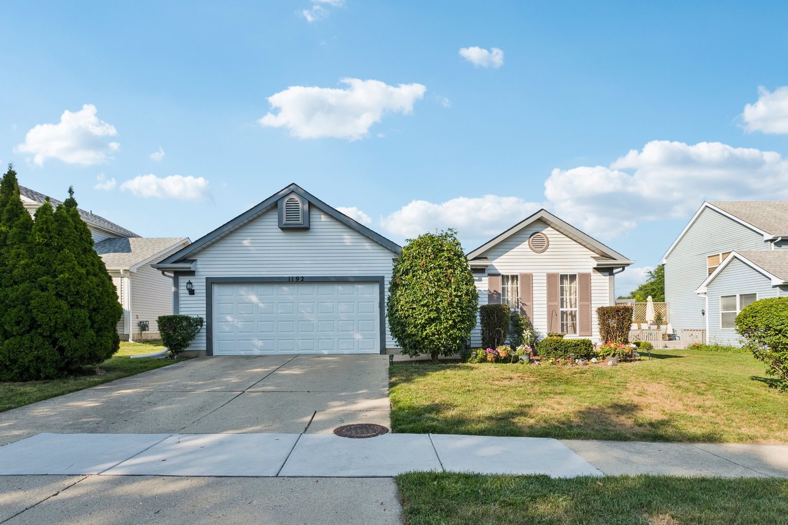 1192 Sumac Trail Hoffman Estates, IL 60192 - Photo 1 of 39 a front view of a house with garden