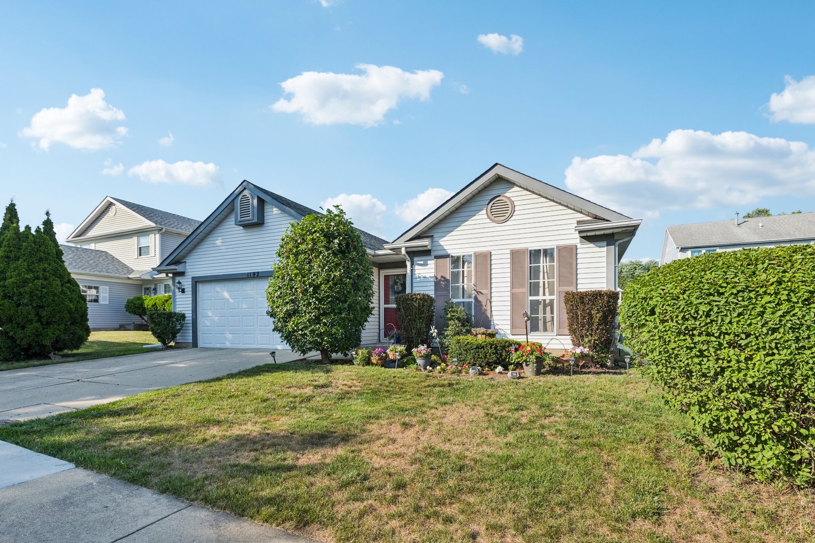 1192 Sumac Trail Hoffman Estates, IL 60192 - Photo 2 of 39 a front view of a house with a yard