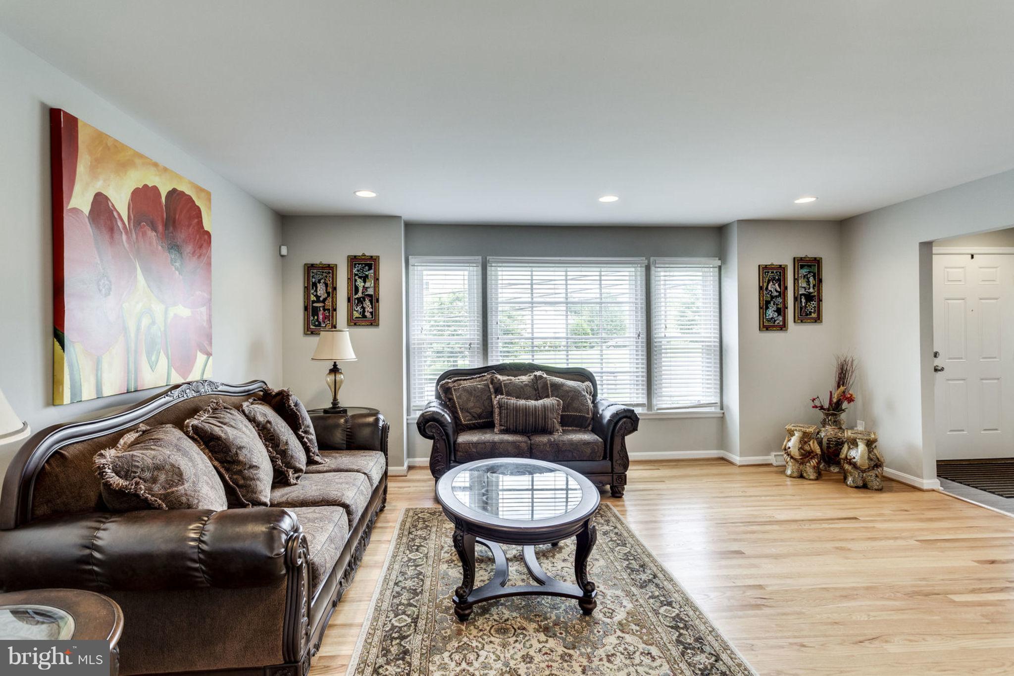 13310 Fort Washington Road Fort Washington, MD 20744 - Photo 5 of 29 Sun-lit Living Room