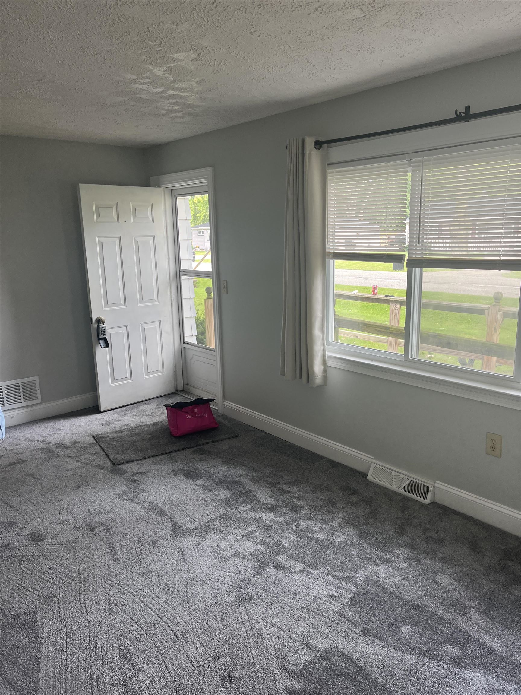 4226 Risedorph Street Burton, MI 48509 - Photo 10 of 20 50153858-f3a68e66-e394-4a07-a805-9279d91d4edd.JPG
