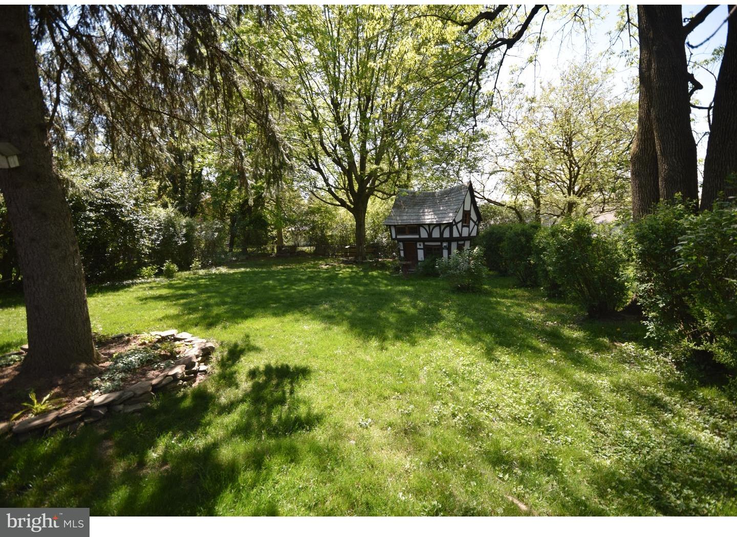 221 Summit Road Media, PA 19063 - Photo 5 of 25 Back Yard
