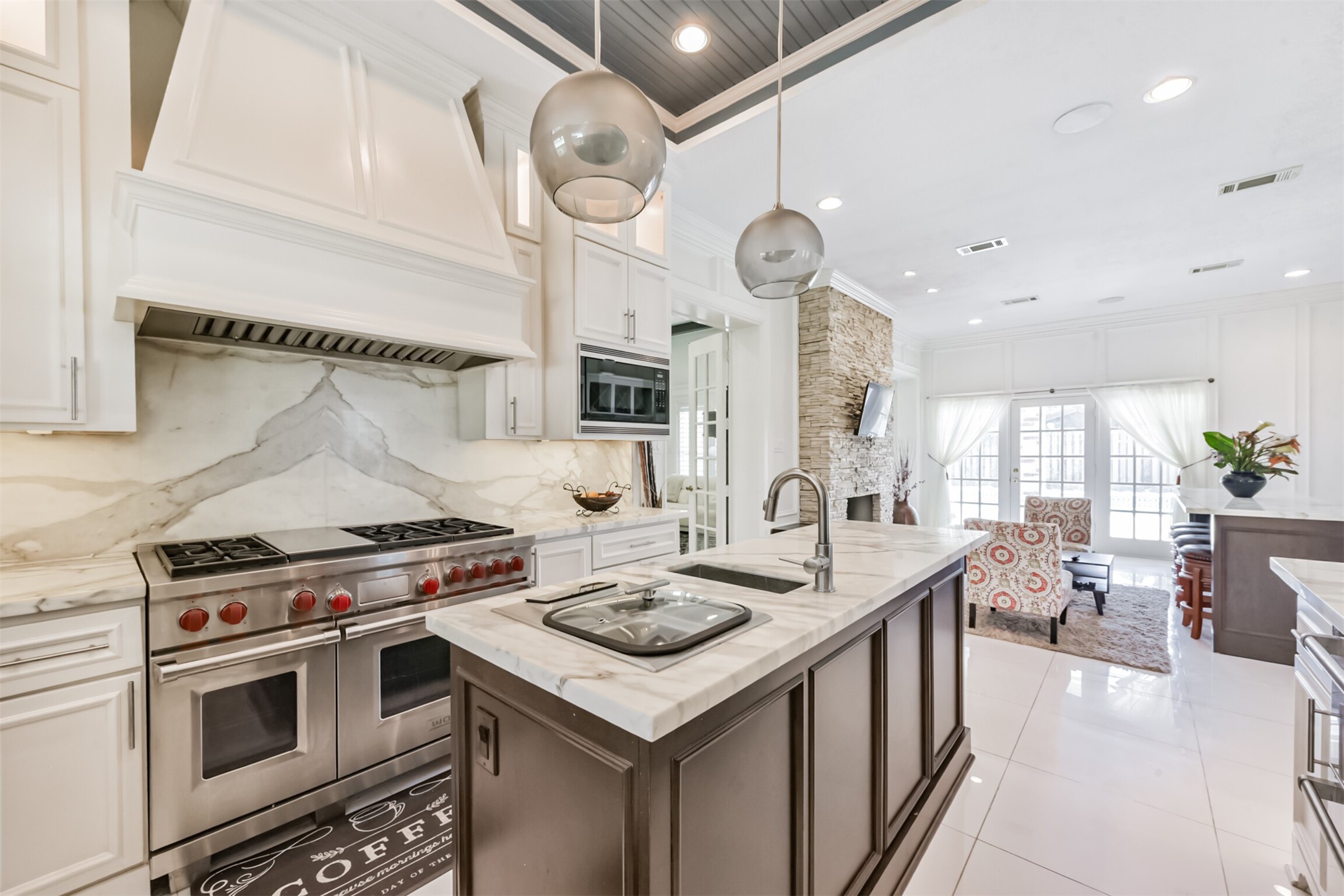 263 Wood Loop Street Houston, TX 77015 - Photo 20 of 48 a kitchen with a stove and a clock on the wall