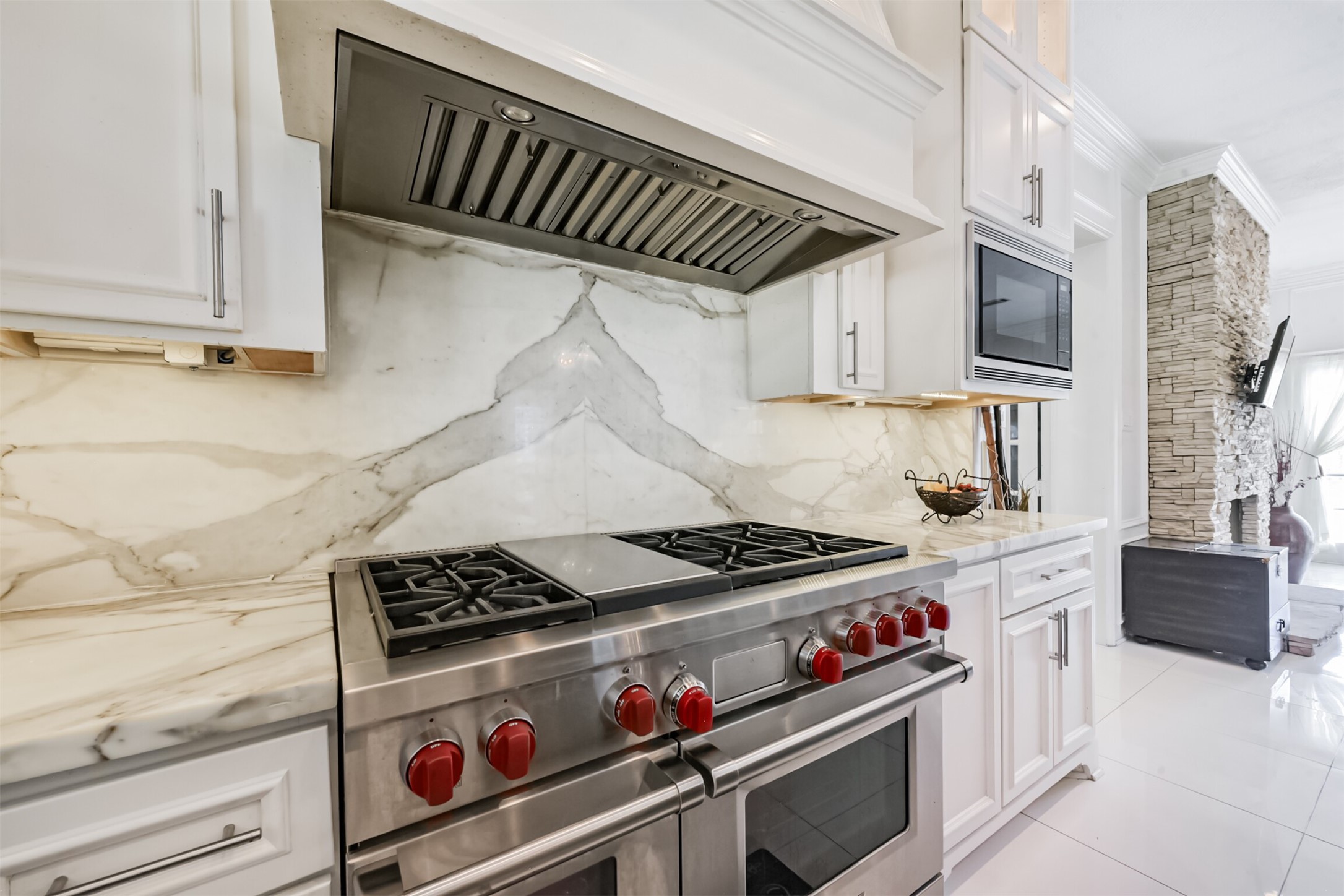 263 Wood Loop Street Houston, TX 77015 - Photo 22 of 48 a kitchen with stainless steel appliances granite countertop a stove and a sink