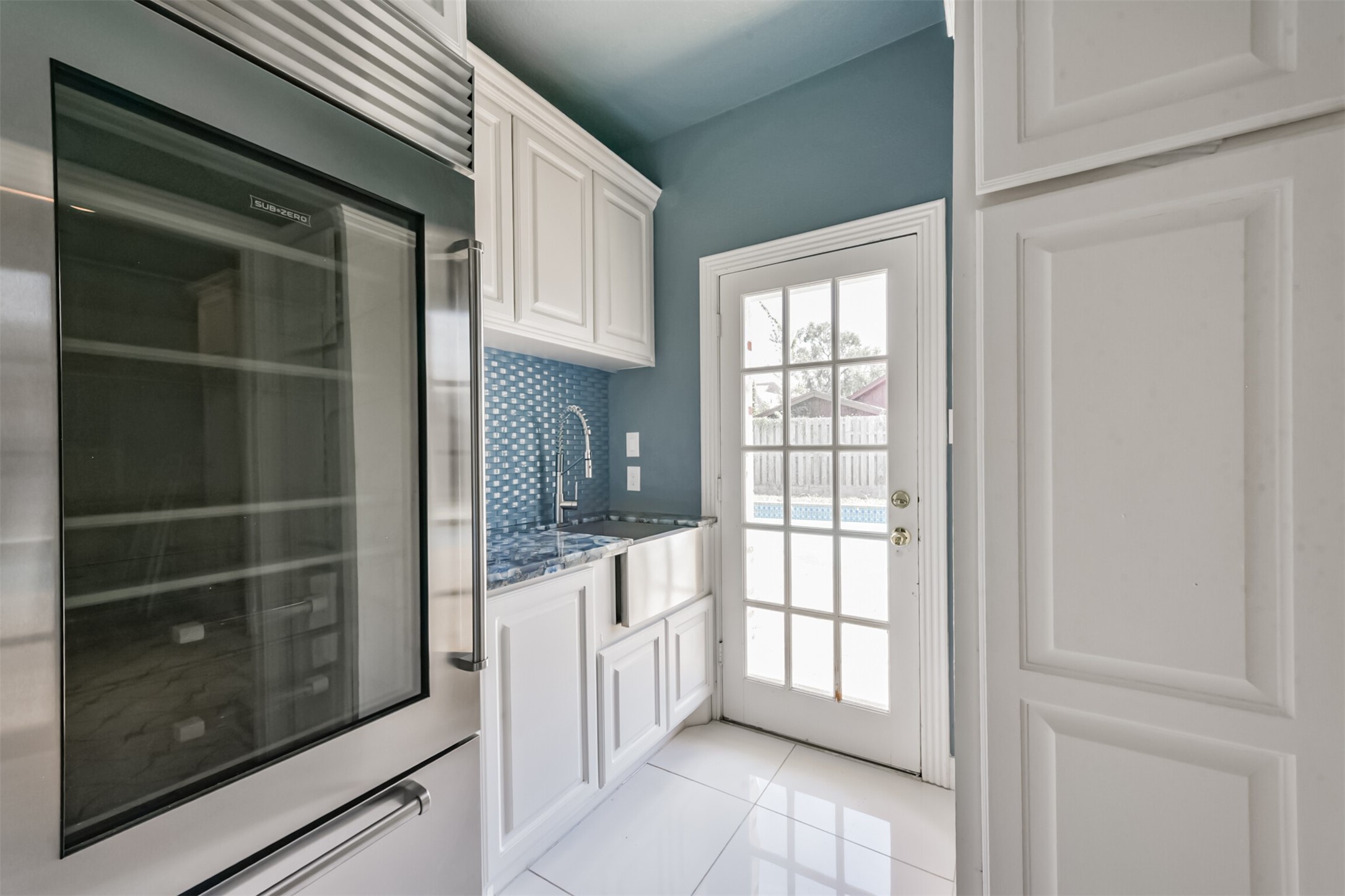 263 Wood Loop Street Houston, TX 77015 - Photo 34 of 48 a view of an empty room with a window
