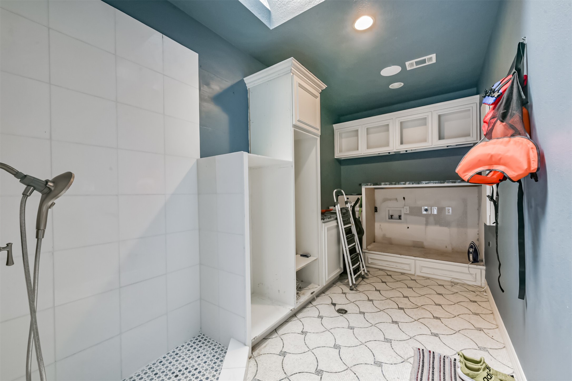 263 Wood Loop Street Houston, TX 77015 - Photo 35 of 48 a bedroom with a bed and a cabinets