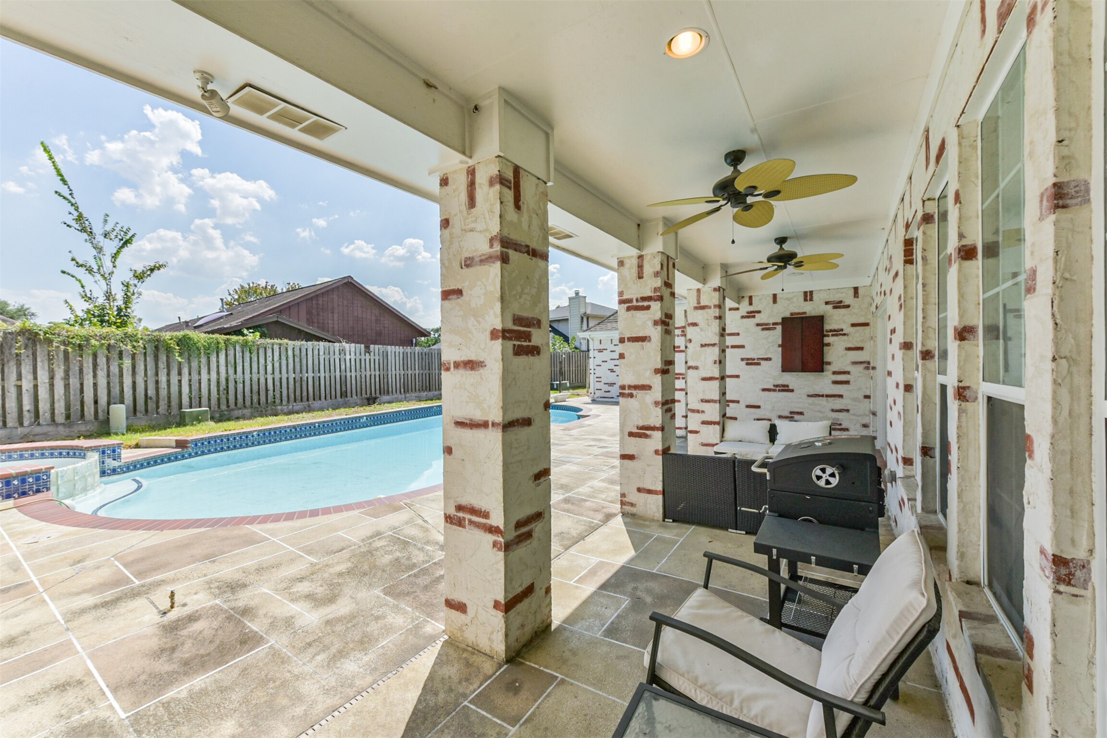 263 Wood Loop Street Houston, TX 77015 - Photo 43 of 48 a view of bathroom with a tub shower and a sink