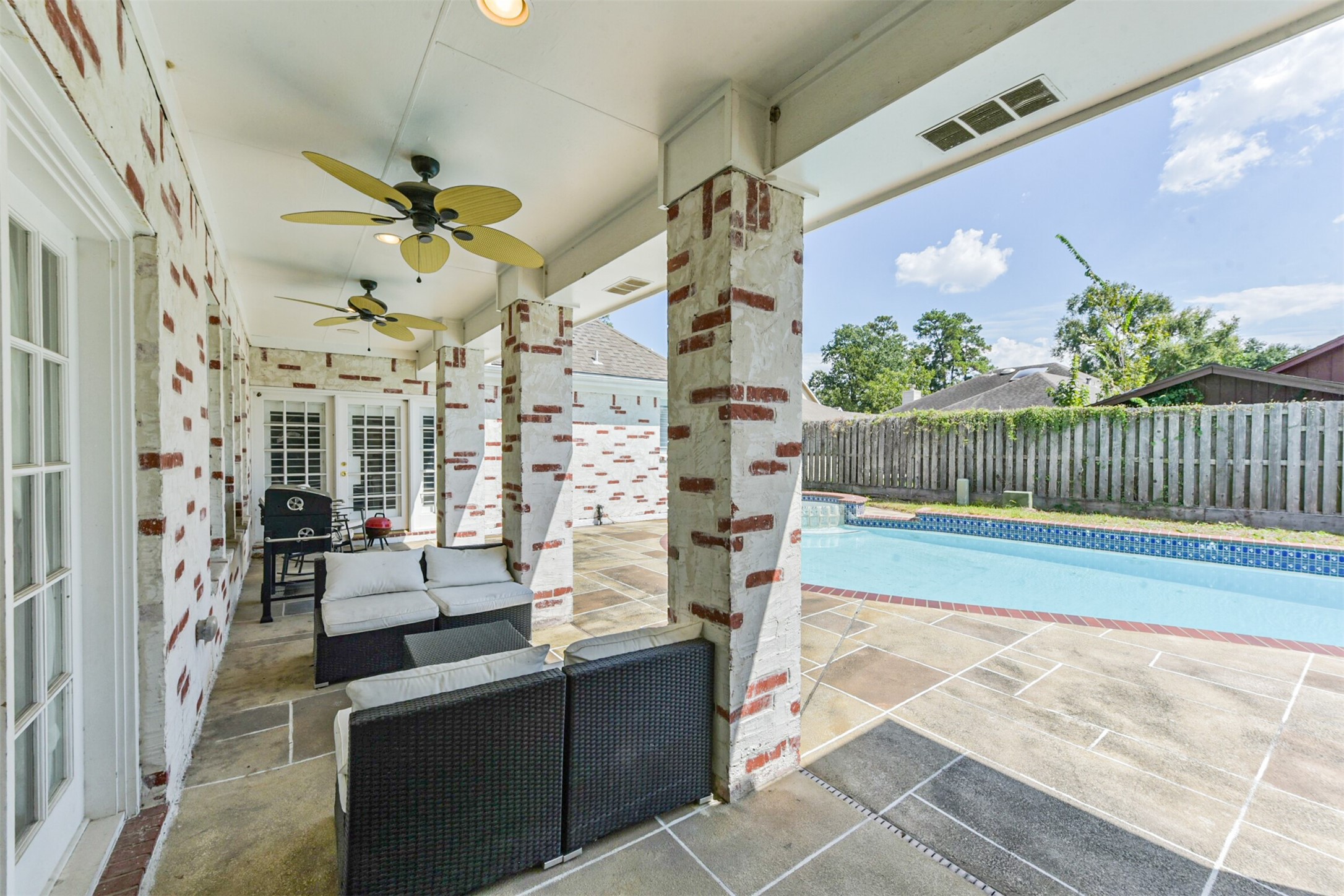 263 Wood Loop Street Houston, TX 77015 - Photo 44 of 48 a living room with furniture