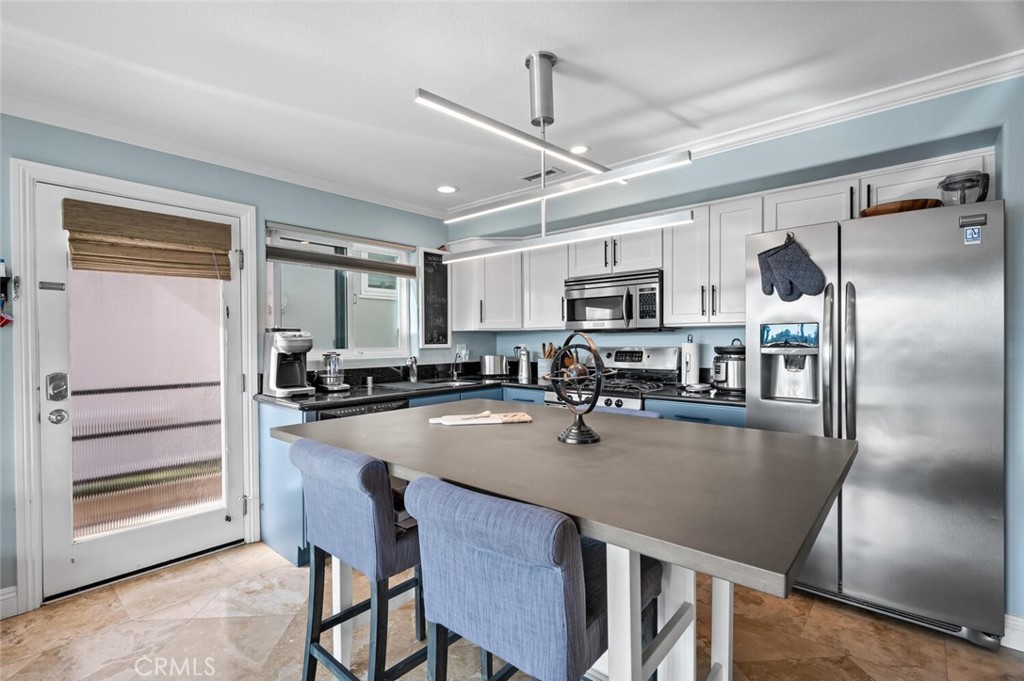 174 Cliff Drive, Unit E Laguna Beach, CA 92651 - Photo 15 of 33