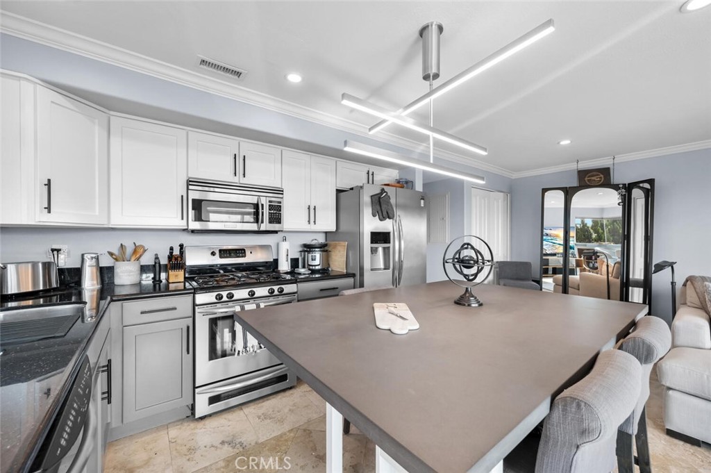 174 Cliff Drive, Unit E Laguna Beach, CA 92651 - Photo 16 of 33