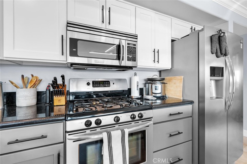 174 Cliff Drive, Unit E Laguna Beach, CA 92651 - Photo 17 of 33