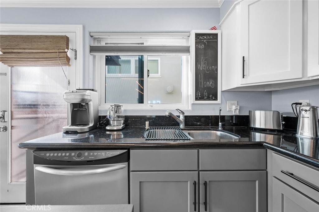 174 Cliff Drive, Unit E Laguna Beach, CA 92651 - Photo 18 of 33