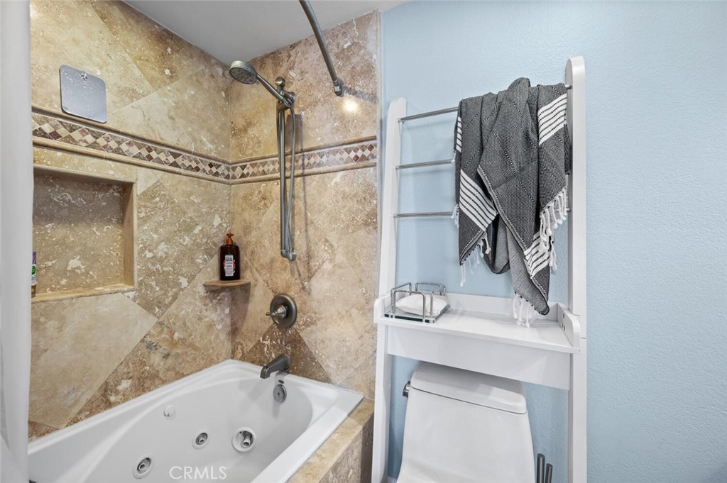 174 Cliff Drive, Unit E Laguna Beach, CA 92651 - Photo 24 of 33