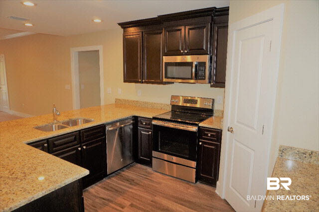7888 Simmons Drive Foley, AL 36535 - Photo 10 of 20 KITCHEN