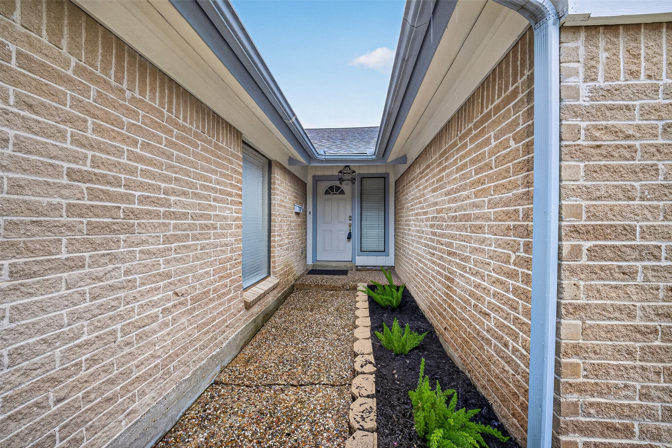 6122 Sanford Road Houston, TX 77096 - Photo 2 of 49