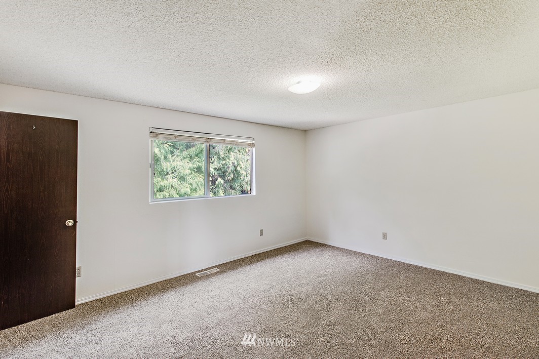 1651 Monroe Court Southeast Renton, WA 98058 - Photo 11 of 21 Gallery Image 11