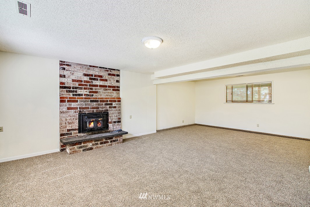 1651 Monroe Court Southeast Renton, WA 98058 - Photo 14 of 21 Gallery Image 14