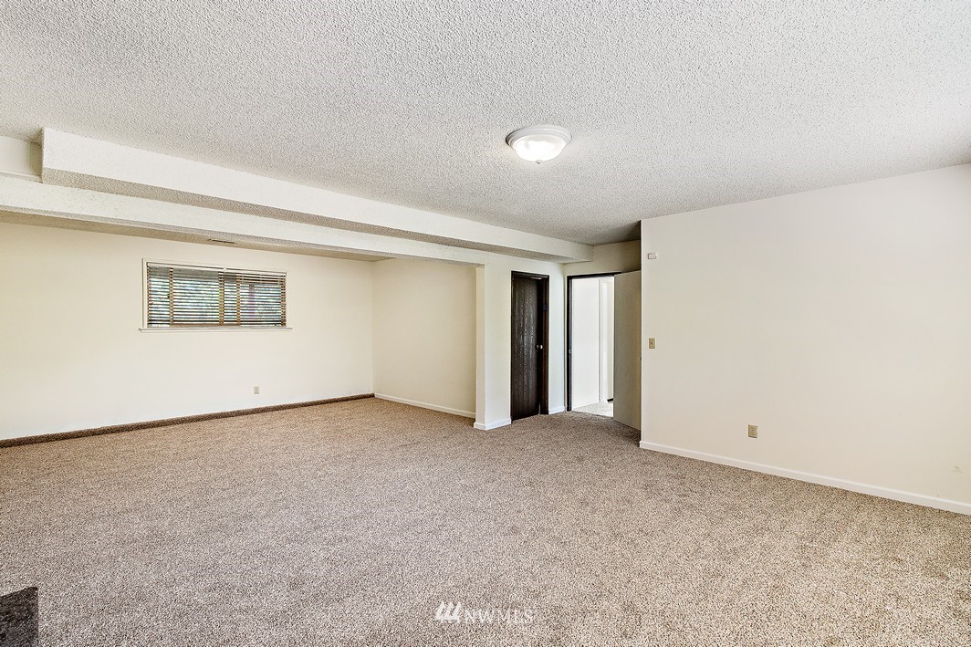 1651 Monroe Court Southeast Renton, WA 98058 - Photo 15 of 21 Gallery Image 15