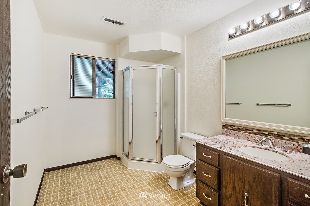 1651 Monroe Court Southeast Renton, WA 98058 - Photo 16 of 21 Gallery Image 16