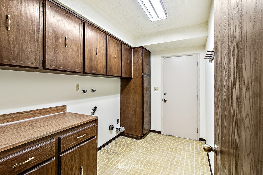 1651 Monroe Court Southeast Renton, WA 98058 - Photo 17 of 21 Gallery Image 17