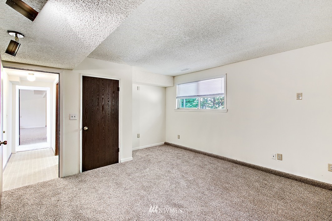 1651 Monroe Court Southeast Renton, WA 98058 - Photo 18 of 21 Gallery Image 18